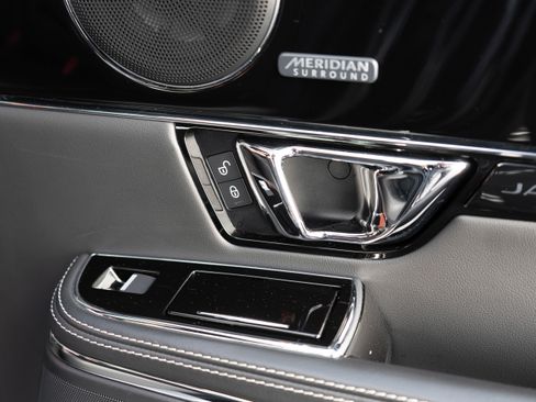 Used 2015 Jaguar XJ RWD image 32