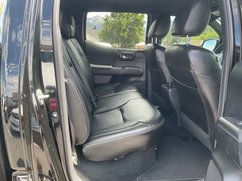 Used 2018 Toyota Tacoma TRD Off-Road AWD/4WD image 19