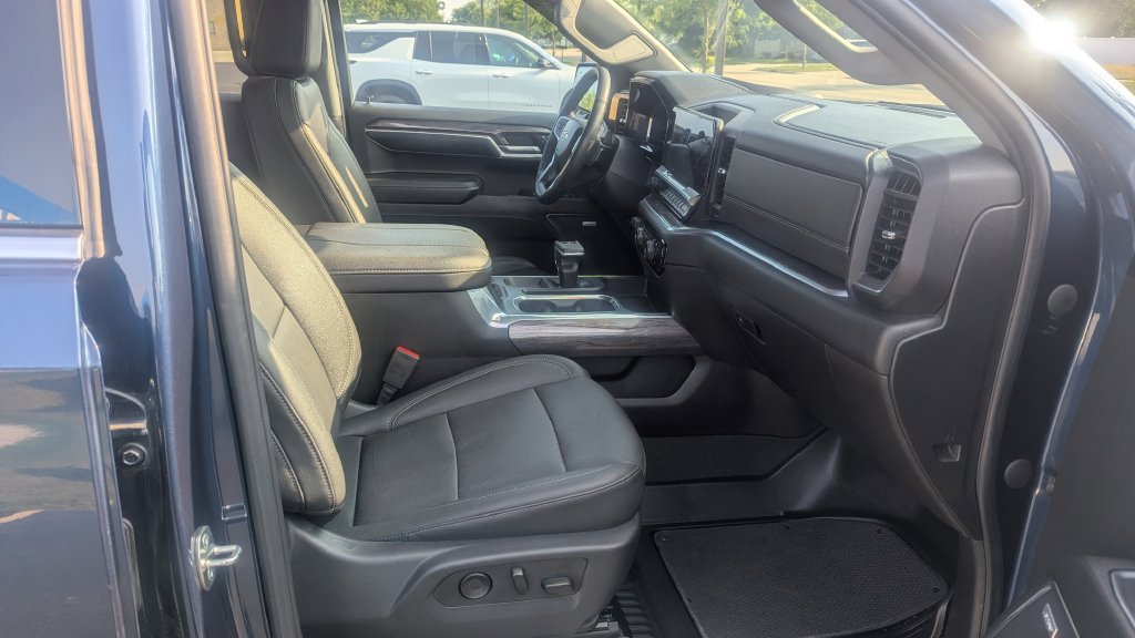 Used 2023 Chevrolet Silverado 1500 LTZ AWD/4WD image 16