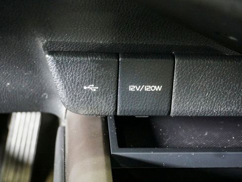 Used 2023 Toyota Camry SE image 17