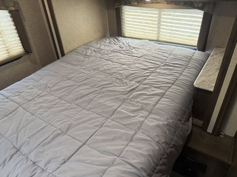 Used 2017 Ford E-450 and Econoline 450 Super Duty w/ Motorhome Prep Package RWD image 61