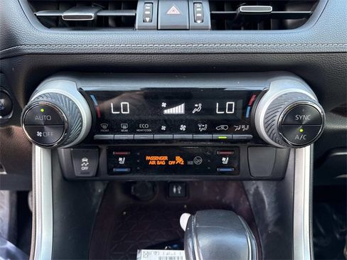 Used 2019 Toyota RAV4 Limited image 23