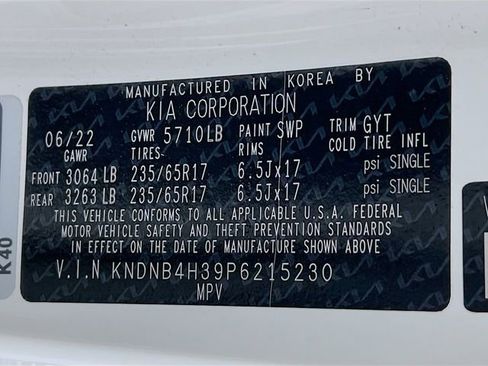 Used 2023 Kia Carnival LX image 11