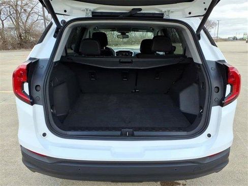 Used 2023 GMC Terrain SLE w/ Driver Convenience Package image 22
