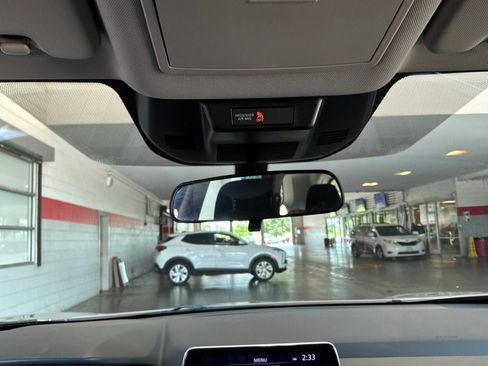 Used 2025 Nissan Rogue SV FWD image 18