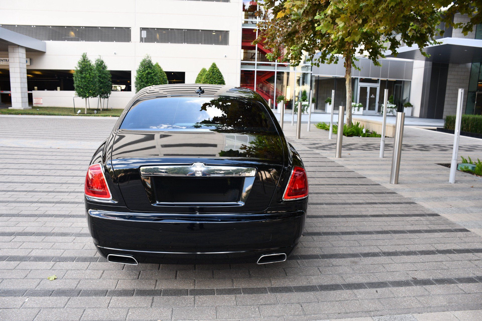 Used 2015 Rolls-Royce Ghost RWD image 3