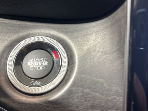 Used 2023 Jeep Grand Cherokee Limited image 33