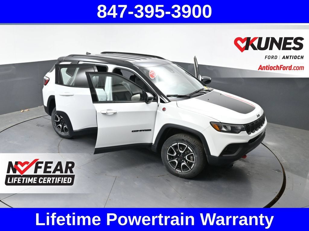 Used 2025 Jeep Compass Trailhawk AWD/4WD image 56