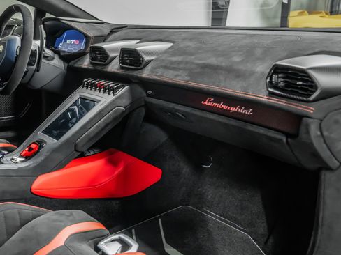Used 2021 Lamborghini Huracan STO image 15