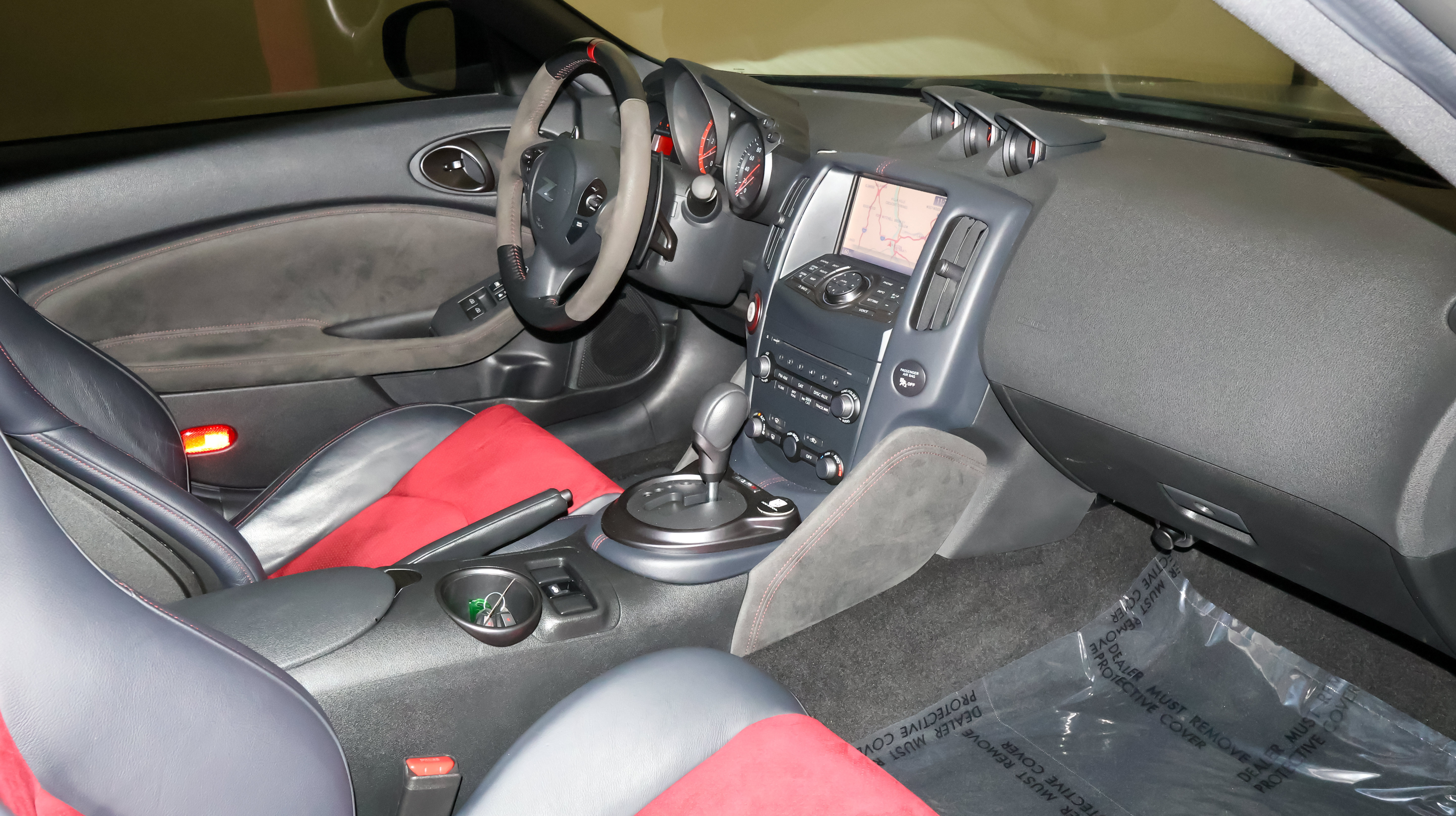 Used 2020 Nissan 370Z NISMO RWD image 19