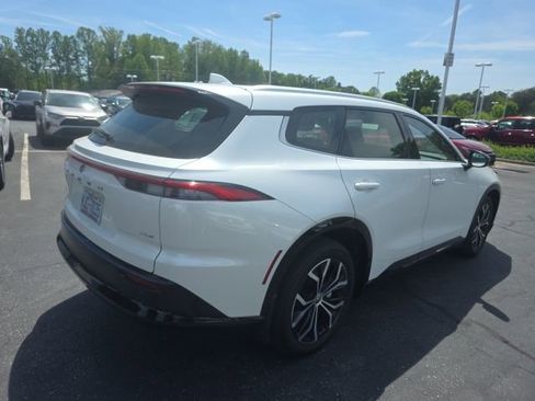 Used 2025 Toyota Crown Signia AWD/4WD image 8