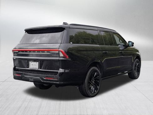 Used 2026 Lincoln Navigator L Reserve w/ Jet Appearance Package image 6