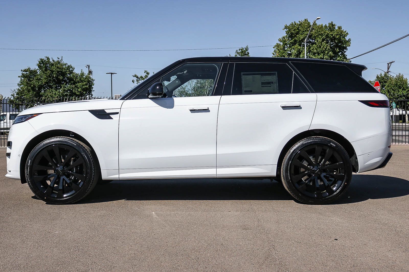 New 2026 Land Rover Range Rover Sport Dynamic SE AWD/4WD image 8