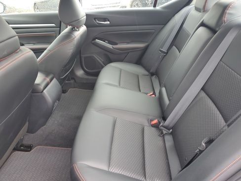 Used 2023 Nissan Altima 2.5 SR FWD image 12