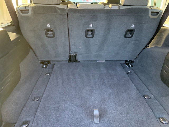 Used 2025 Jeep Wrangler Unlimited Sahara AWD/4WD image 4