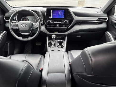 Certified 2024 Toyota Highlander XSE FWD image 19