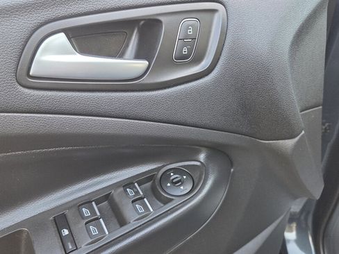 Used 2019 Ford Escape SE image 9