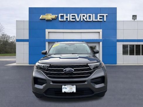 Used 2023 Ford Explorer XLT AWD/4WD image 2