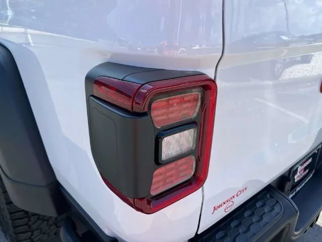 Used 2025 Jeep Gladiator Rubicon w/ Safety Group AWD/4WD image 11
