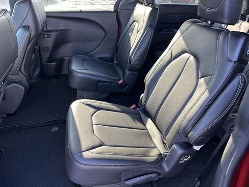 New 2026 Chrysler Pacifica Select image 5