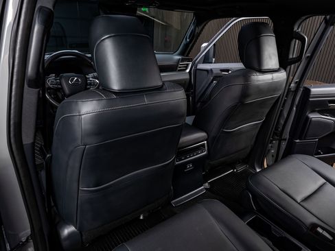 Used 2024 Lexus GX 550 w/ Accessory Package (Z1) AWD/4WD image 35