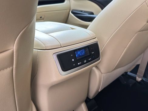 Used 2019 Toyota Highlander XLE FWD image 34