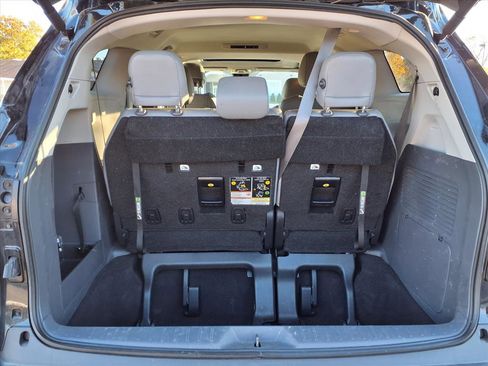 Certified 2024 Toyota Sienna XLE image 29