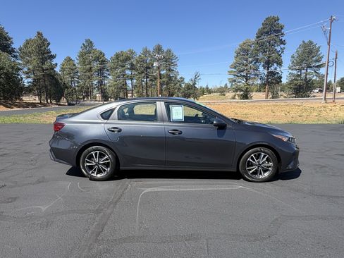 Used 2022 Kia Forte LXS FWD image 7