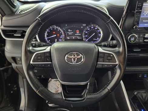 Used 2022 Toyota Highlander XSE FWD image 27
