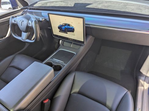 Used 2025 Tesla Model Y Performance image 10