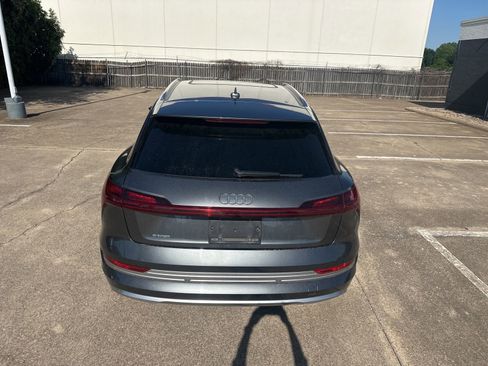 Used 2019 Audi e-tron Prestige w/ Prestige Package AWD/4WD image 10