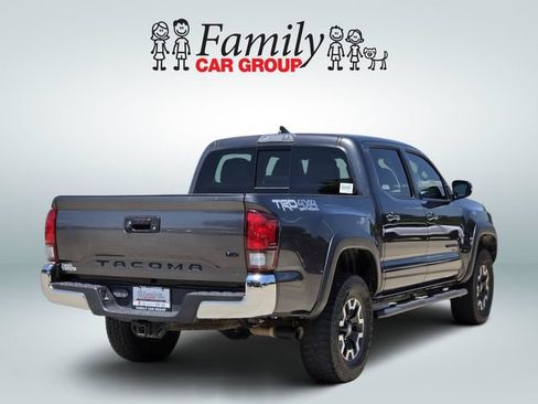Used 2019 Toyota Tacoma TRD Off-Road AWD/4WD image 4