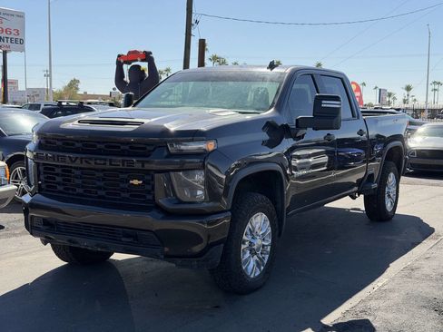 Used 2020 Chevrolet Silverado 2500 Custom w/ Custom Value Package image 2