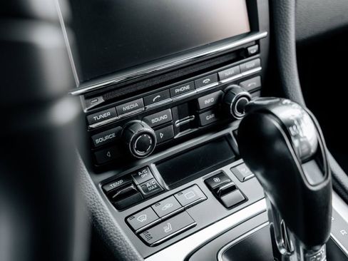 Used 2014 Porsche 911 Carrera image 36