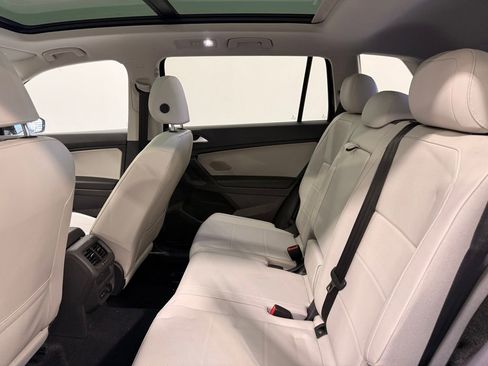 Used 2021 Volkswagen Tiguan SE image 11