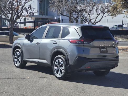 Used 2023 Nissan Rogue SV image 3