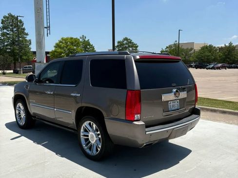 Used 2014 Cadillac Escalade Platinum RWD image 5