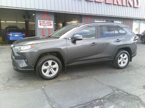 Used 2020 Toyota RAV4 XLE w/ Convenience Package AWD/4WD image 19