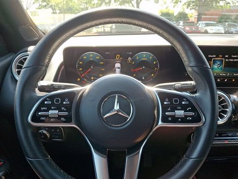 Used 2023 Mercedes-Benz GLB 250 4MATIC image 19