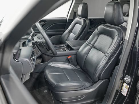 Used 2025 Lincoln Aviator AWD image 15