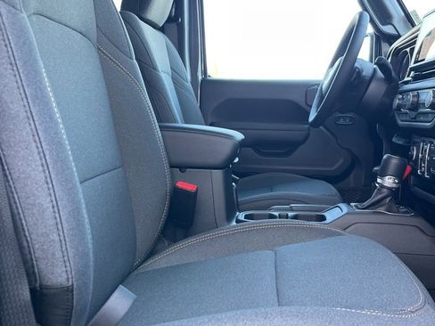 New 2025 Jeep Gladiator Sport image 8