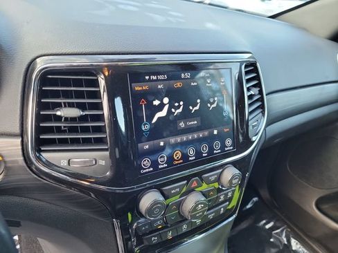 Used 2022 Jeep Grand Cherokee Laredo AWD/4WD image 28