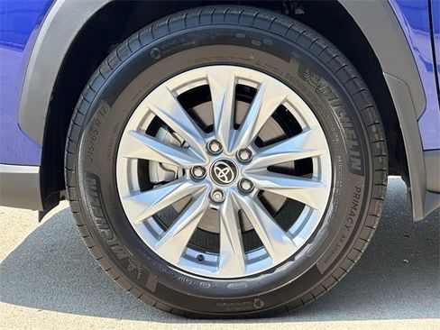 Certified 2025 Toyota Corolla Cross LE w/ Moonroof Package image 9