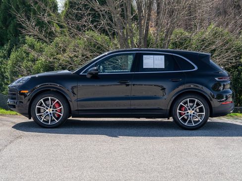 Used 2024 Porsche Cayenne S image 2