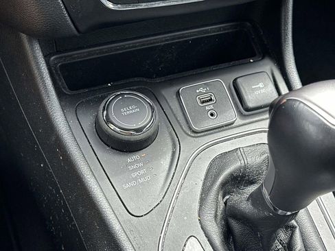 Used 2022 Jeep Cherokee Latitude Lux image 28