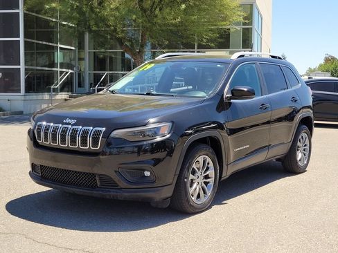 Used 2019 Jeep Cherokee Latitude Plus w/ Comfort/Convenience Group FWD image 10