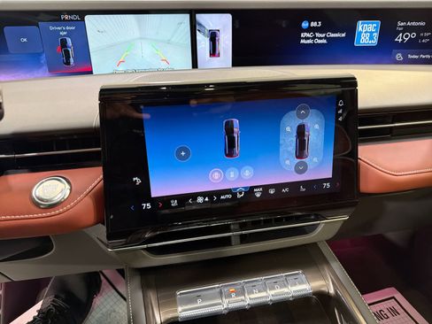 Used 2024 Lincoln Nautilus Black Label image 18