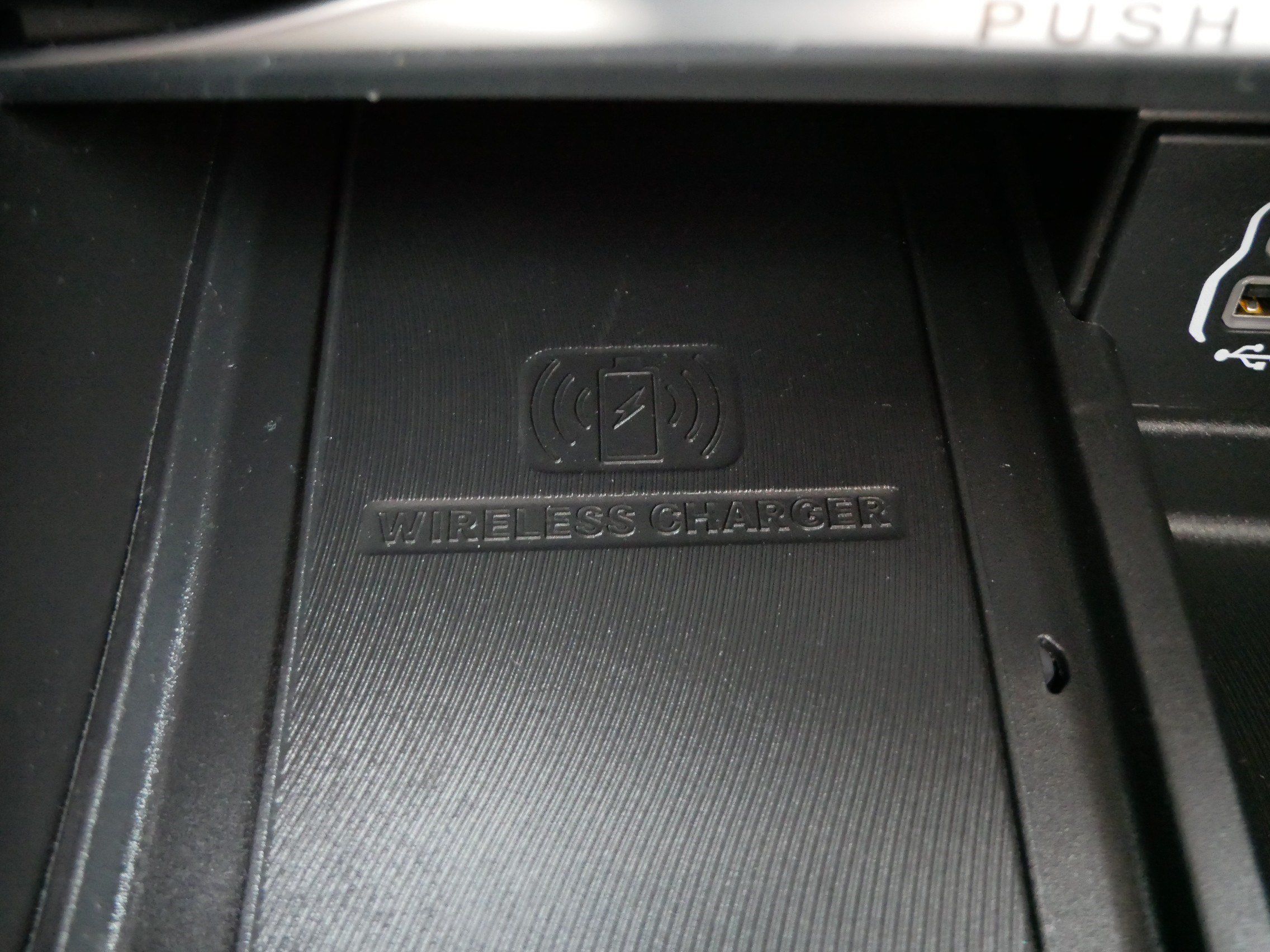 Used 2022 Chrysler Pacifica Limited w/ Uconnect Theater Family Group FWD image 32