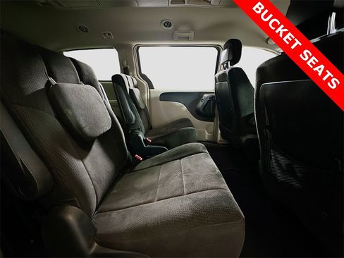 Used 2012 Chrysler Town & Country Touring image 27