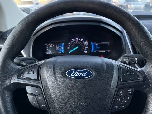 Used 2024 Ford Edge SE w/ Black Appearance Package image 7